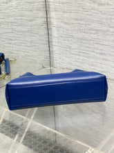Load image into Gallery viewer, Medium Bow Bag
