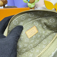 Load image into Gallery viewer, Cosmetic Pouch PM
