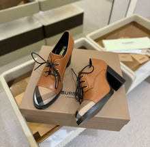 Load image into Gallery viewer, Check Shoes
