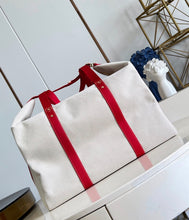 Load image into Gallery viewer, Voyageur Bag
