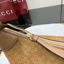 Load image into Gallery viewer, Medium Shoulder Bag
