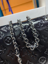 Load image into Gallery viewer, Trunkie
