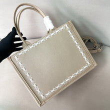 Load image into Gallery viewer, Medium Book Tote

