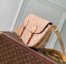 Load image into Gallery viewer, Escape Bag
