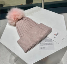 Load image into Gallery viewer, Fur Pom Hat
