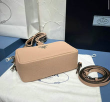 Load image into Gallery viewer, Medium Leather Bag
