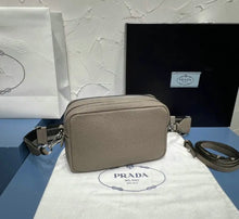 Load image into Gallery viewer, Medium Leather Bag
