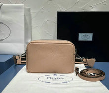 Load image into Gallery viewer, Medium Leather Bag
