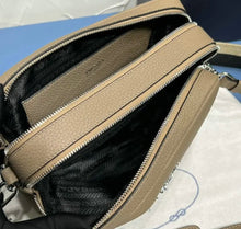Load image into Gallery viewer, Medium Leather Bag
