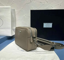 Load image into Gallery viewer, Medium Leather Bag
