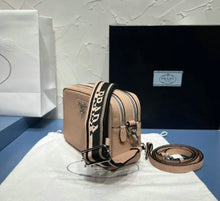 Load image into Gallery viewer, Medium Leather Bag
