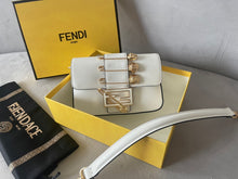 Load image into Gallery viewer, Brooch Mini Baguette
