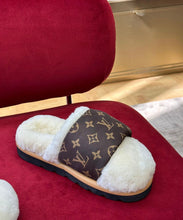 Load image into Gallery viewer, Slipper Pillow Mules
