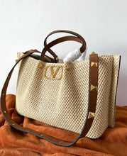 Load image into Gallery viewer, Raffia Tote
