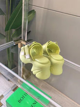 Load image into Gallery viewer, Flash Sandals
