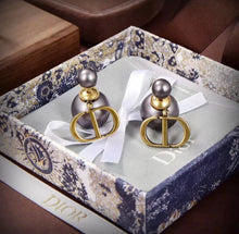 Load image into Gallery viewer, CD Pearl Earrings
