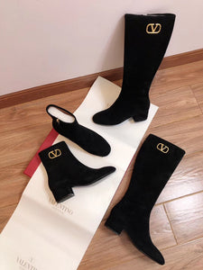 V Logo Boots