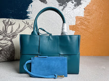 Load image into Gallery viewer, Arco Tote
