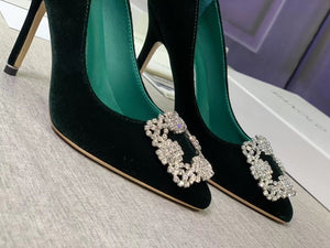 Hangisi Velvet Pumps