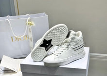 Load image into Gallery viewer, Walk n Dior
