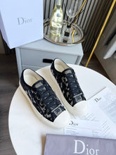 Load image into Gallery viewer, Walk n Dior
