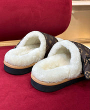 Load image into Gallery viewer, Slipper Pillow Mules
