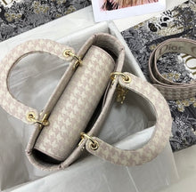 Load image into Gallery viewer, Lady D Medium
