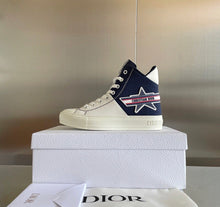 Load image into Gallery viewer, Walk n Dior
