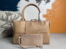 Load image into Gallery viewer, Arco Tote
