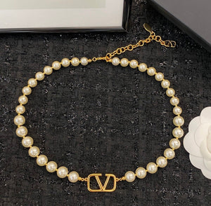 V Logo Pearl