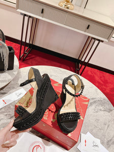 Madmonica Wedges