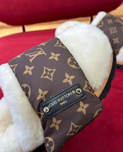 Load image into Gallery viewer, Slipper Pillow Mules
