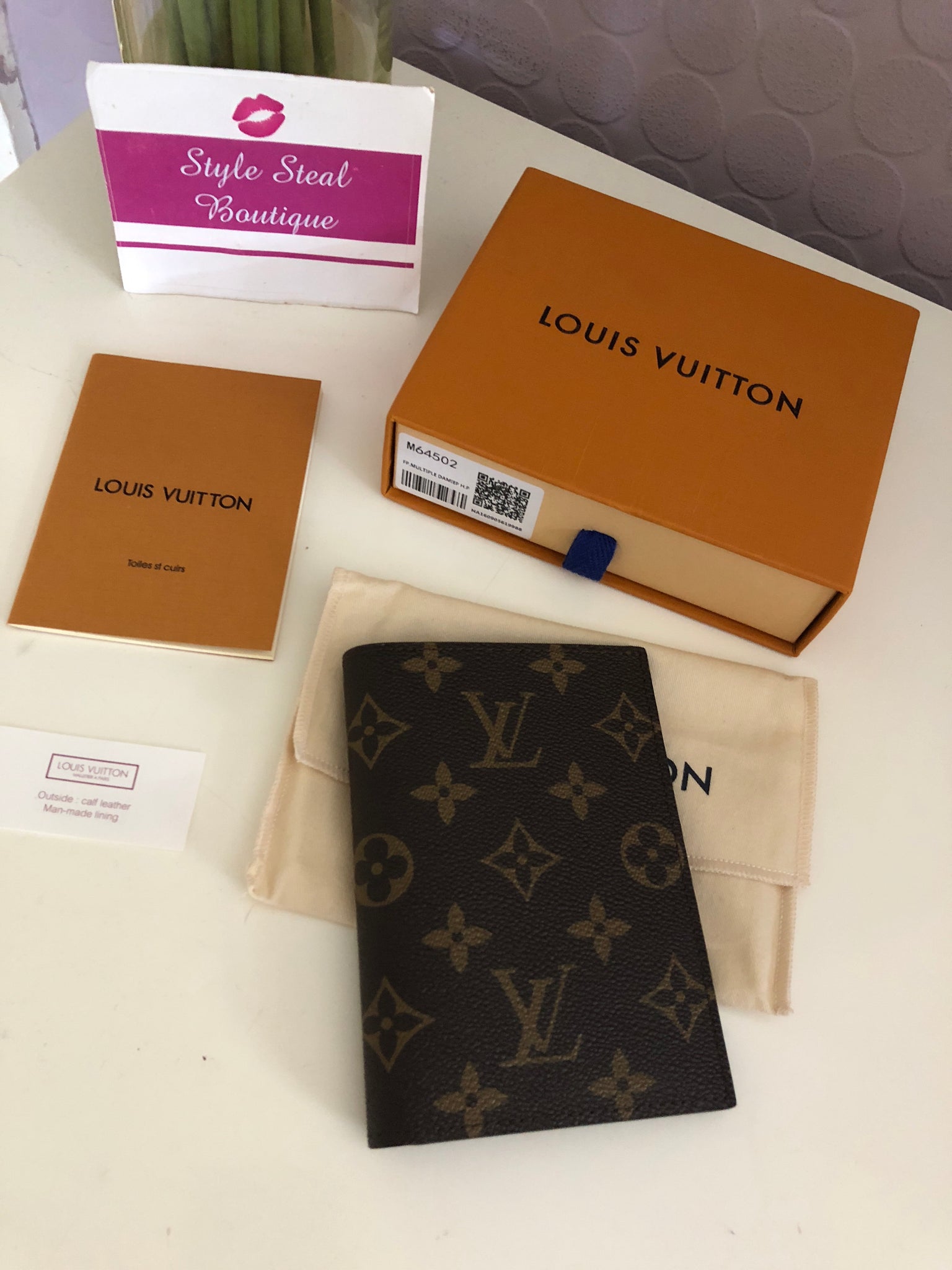 Louis Vuitton Passport Cover Monogram M64502 : : Fashion