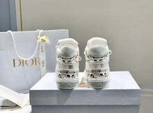 Load image into Gallery viewer, Walk n Dior
