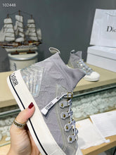 Load image into Gallery viewer, Walk n Dior
