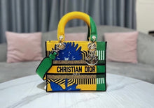 Load image into Gallery viewer, Lady D Medium
