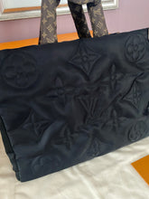 Load image into Gallery viewer, Onthego Tote
