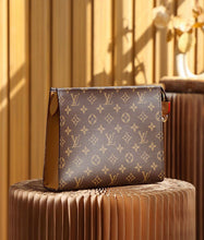 Load image into Gallery viewer, Toiletry Pouch on Chain
