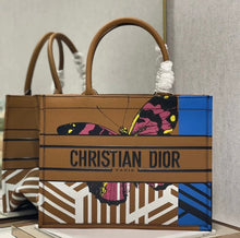 Load image into Gallery viewer, Leather Book Tote
