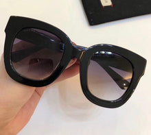 Load image into Gallery viewer, Round Frame Sunglasses with Star
