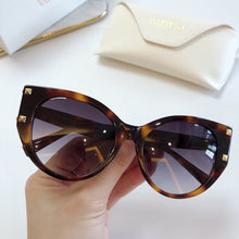 Load image into Gallery viewer, Rockstud Sunglasses
