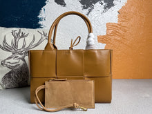 Load image into Gallery viewer, Arco Tote
