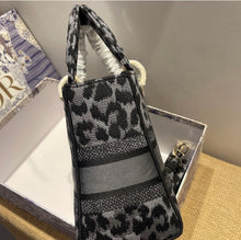 Load image into Gallery viewer, Lady D Medium
