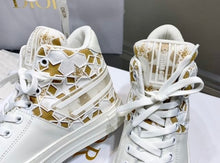 Load image into Gallery viewer, Walk n Dior
