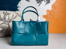 Load image into Gallery viewer, Arco Tote
