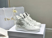Load image into Gallery viewer, Walk n Dior
