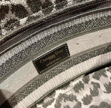 Load image into Gallery viewer, Lady D Medium
