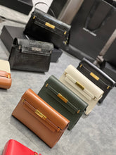 Load image into Gallery viewer, Manhattan Shoulder Bag
