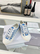 Load image into Gallery viewer, Walk n Dior
