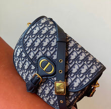 Load image into Gallery viewer, Bobby Medium Oblique
